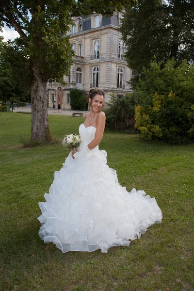 Lovely bride — Stock Photo, Image