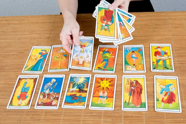 Draw tarot , A Clairvoyance equipment for fortunetelling — Stock Photo, Image