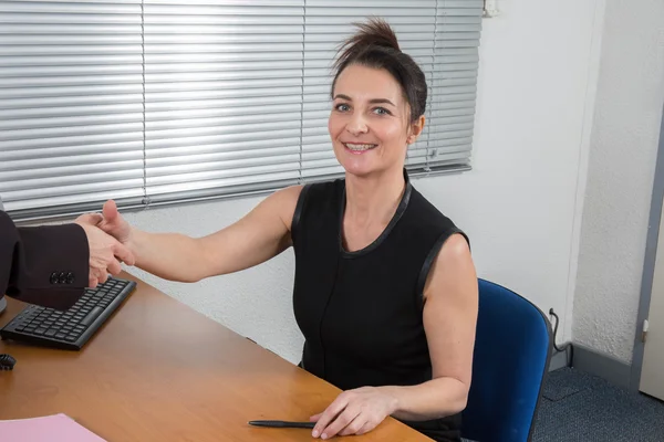 Mujer de negocios en el trabajo — Foto de Stock