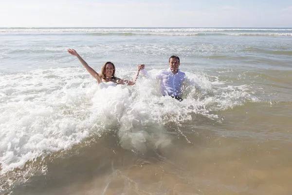 Happy wedding couple — Stock Photo, Image