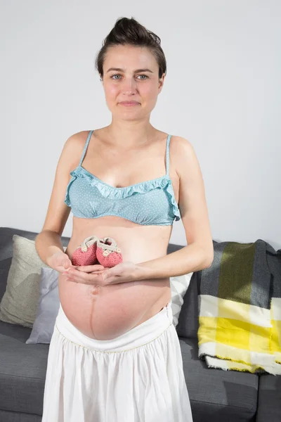 一个怀孕的女人 — 图库照片