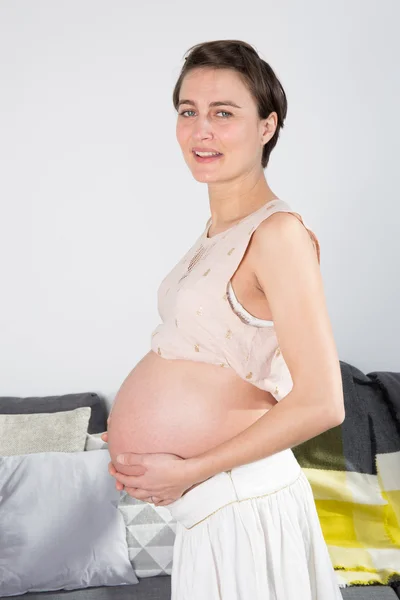 一个怀孕的女人 — 图库照片