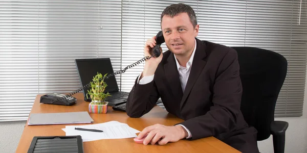 Uomo d'affari al lavoro — Foto Stock