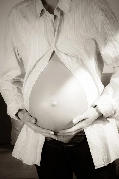 Donna incinta di otto mesi — Foto Stock