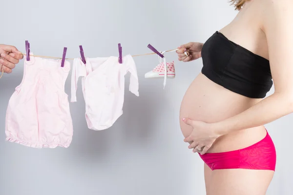 Charmigt gravid kvinna — Stockfoto