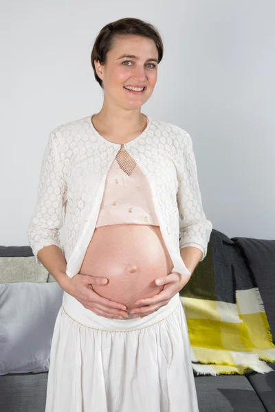 En gravid kvinna — Stockfoto