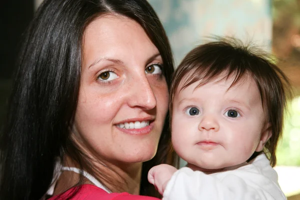 Baby und Mutter — Stockfoto