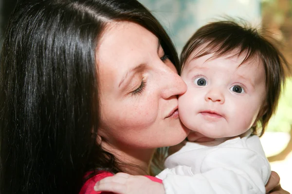 Baby und Mutter — Stockfoto