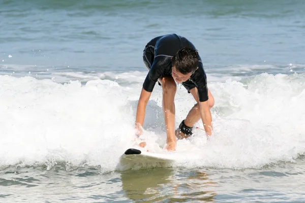 Boy surfing — Stock Photo, Image