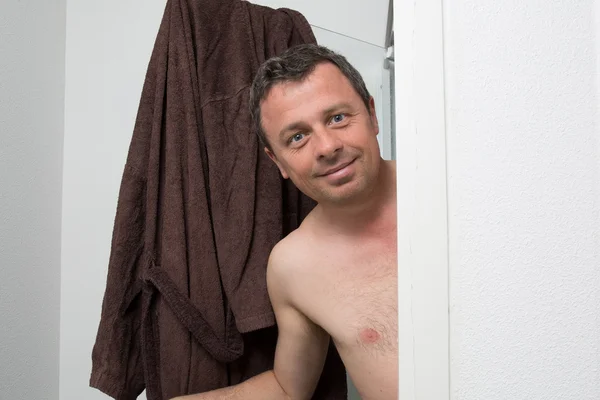 Man in een bathromm — Stockfoto