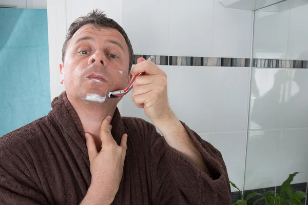 Man in een bathromm — Stockfoto