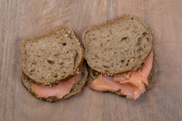 Sandwich con salmón —  Fotos de Stock