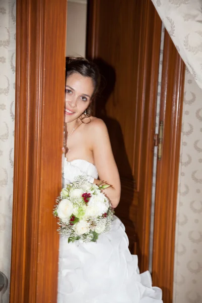 Trevlig brideon hennes bröllopsdag — Stockfoto