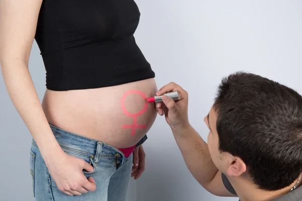 Mladá těhotná matka — Stock fotografie