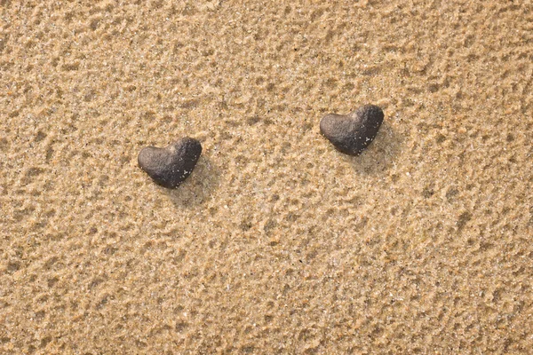 Dwa czarny kamień w kształcie serca — Zdjęcie stockowe