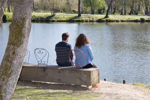 Vista trasera de una pareja — Foto de Stock