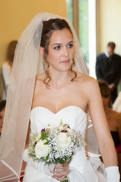 Chica muy encantadora en el día de su boda — Foto de Stock