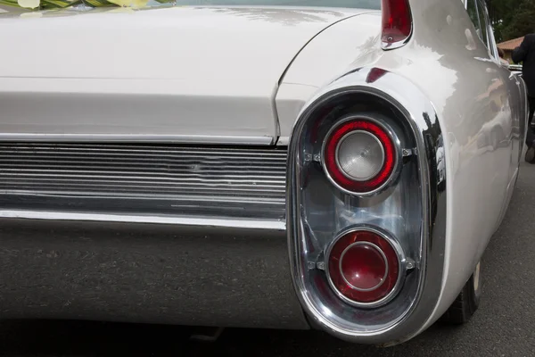 American car from the 50s on wedding day — Stock Photo, Image