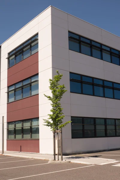 Schönes Bürogebäude — Stockfoto