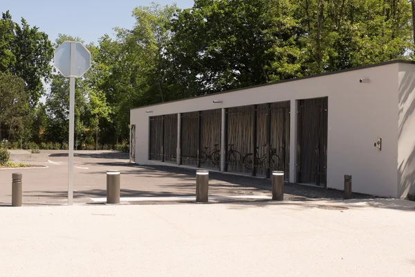 Schönes Bürogebäude — Stockfoto