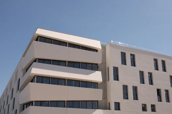 Schönes Bürogebäude — Stockfoto