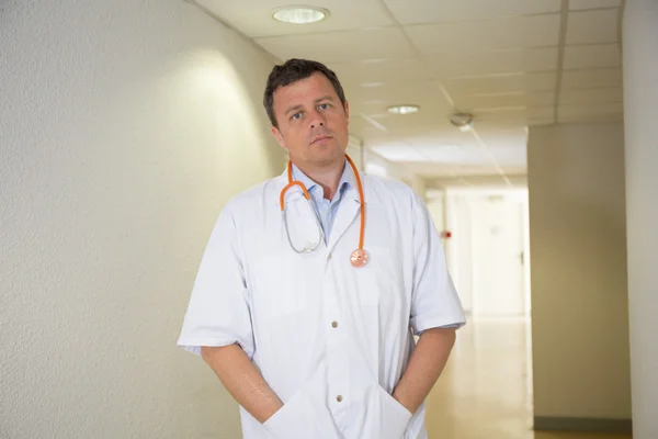 Doctor in hospital waiting for patient — Stock Photo, Image