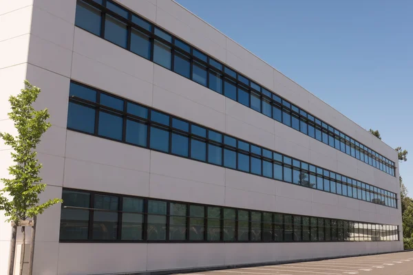 Edificio de oficinas moderno — Foto de Stock