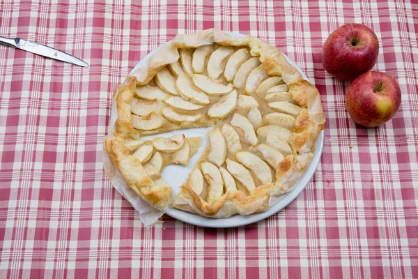 Apple pie and apples. — Stock Photo, Image