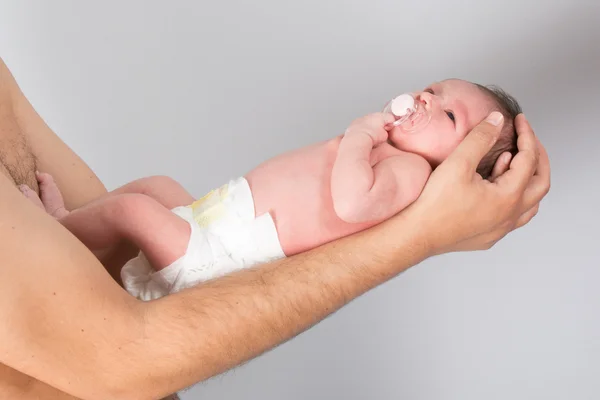 Lovely newborn baby sleeping in feather nest — Stock Photo, Image