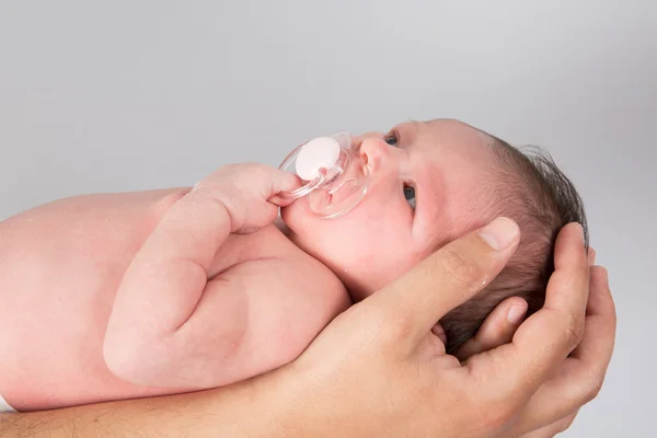 Bebé caucásico recién nacido — Foto de Stock