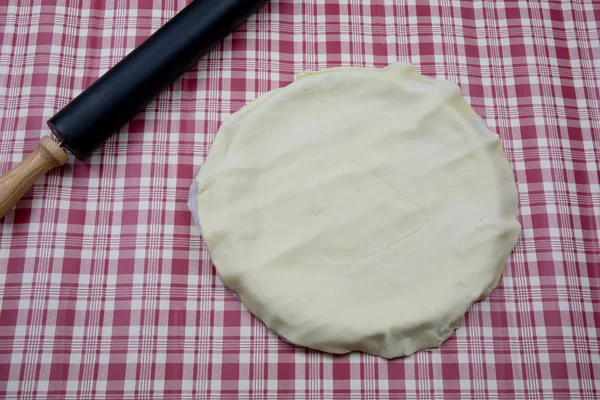 Arreglo de tarta de manzana casera y manzanas —  Fotos de Stock