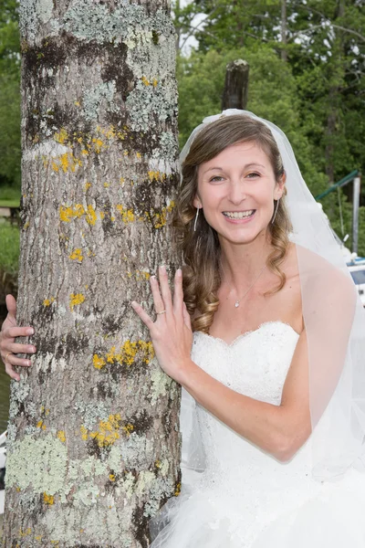 Porträt einer schönen und schönen blonden Braut — Stockfoto