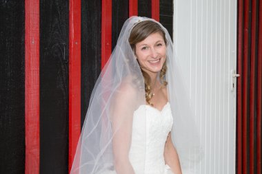 Bir güzel ve sevimli sarışın gelin portresi