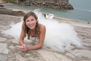 Seksi Gelin yere okyanusun karşı yalan