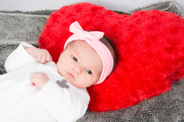 Close up de bebê recém-nascido bonito — Fotografia de Stock