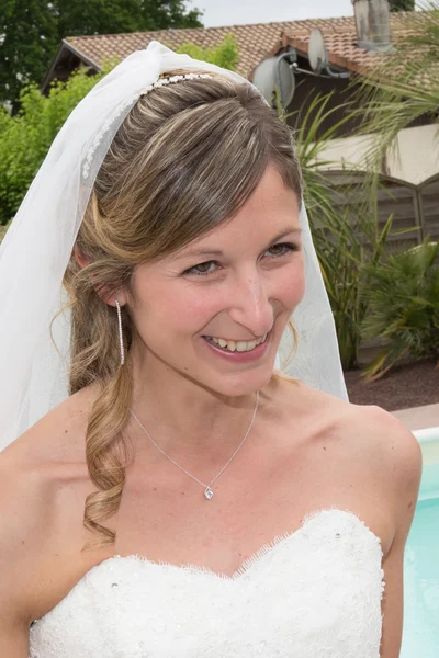 Una novia encantadora y encantadora en el día de su boda —  Fotos de Stock