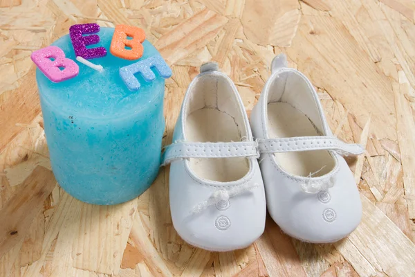 Baby card : shoes and candle for new born — Stock Photo, Image