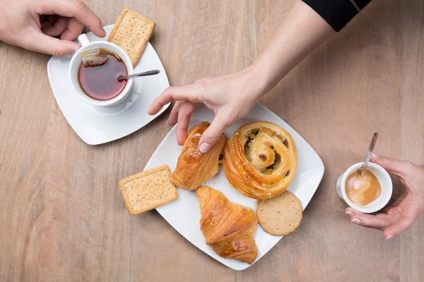 Coffee and tea, a morning breakfast with sweets — Stock Photo, Image