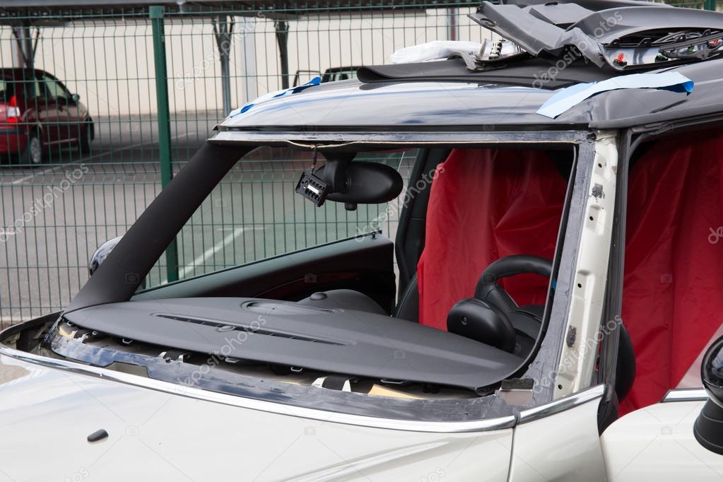 Automobile glazier worker disassembling windshield