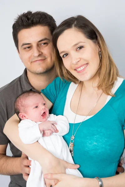 İlk bebek ile mutlu anne