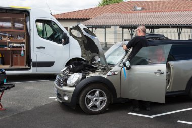 eş ön cam veya cam bir araba kaldırma