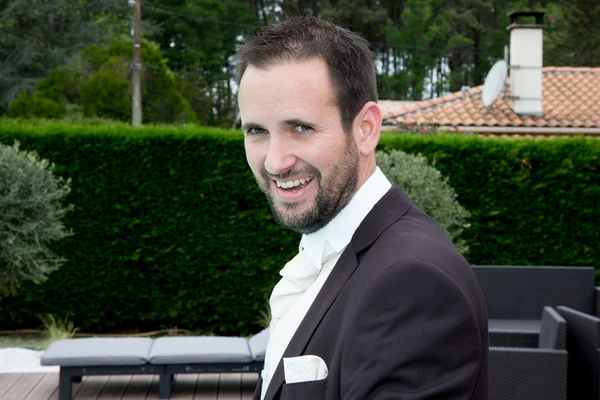 Elegant young groom getting ready — Φωτογραφία Αρχείου