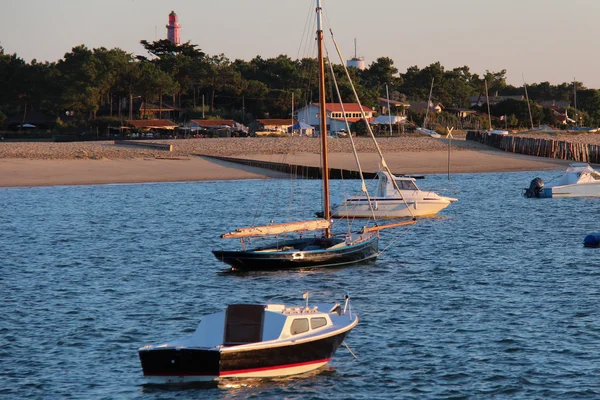 Idyllic Coast , beach and Sea with boats — Stockfoto