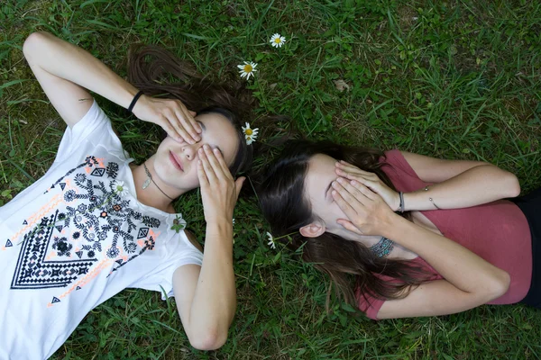 Bella giovane adolescente — Foto Stock