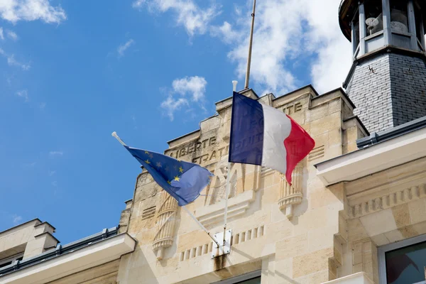 Un drapeau agitant — Photo