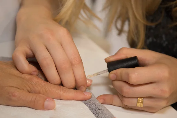 Close up of process of manicure at beauty salon — Stock Photo, Image