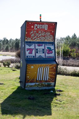 Slot resim şaşırtıcı makineleri dışında bir alanda