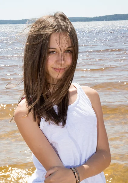 Z nastolatka na plaży — Zdjęcie stockowe