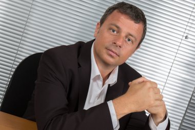 Ofisteki iş adamı.