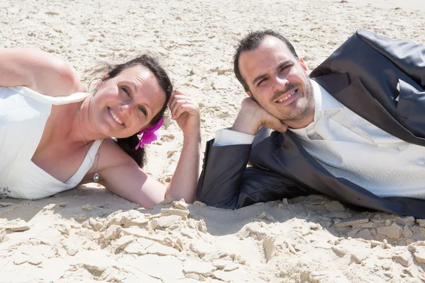 Bella coppia il giorno del matrimonio — Foto Stock